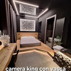 Camera con letto king size